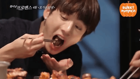 Nhìn JungKook (BTS) ăn ngon lành trên show thế này chỉ khiến hội chị em loạn tim vì quá đáng yêu - Ảnh 5.