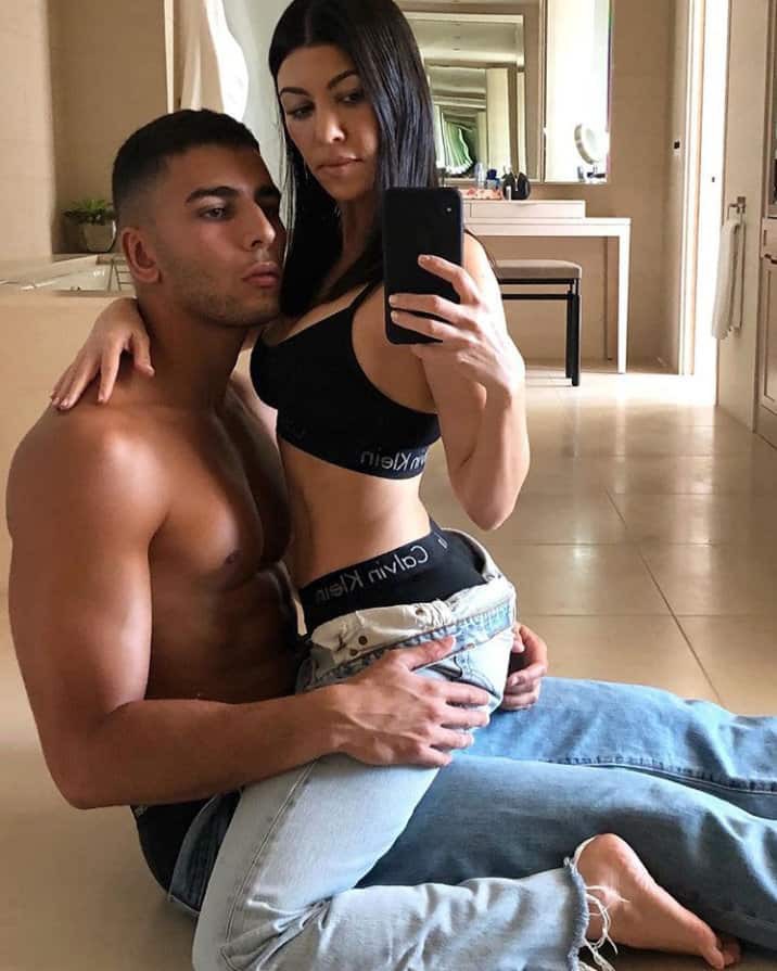 Cuộc sống trong mơ của chị cả nhà Kardashian: Tuổi U40 vừa có body gợi cảm vừa có phi công đẹp trai - Ảnh 1. Cuộc sống trong mơ của chị cả nhà Kardashian: Tuổi U40 vừa có body gợi cảm vừa có phi công đẹp trai - Ảnh 1.