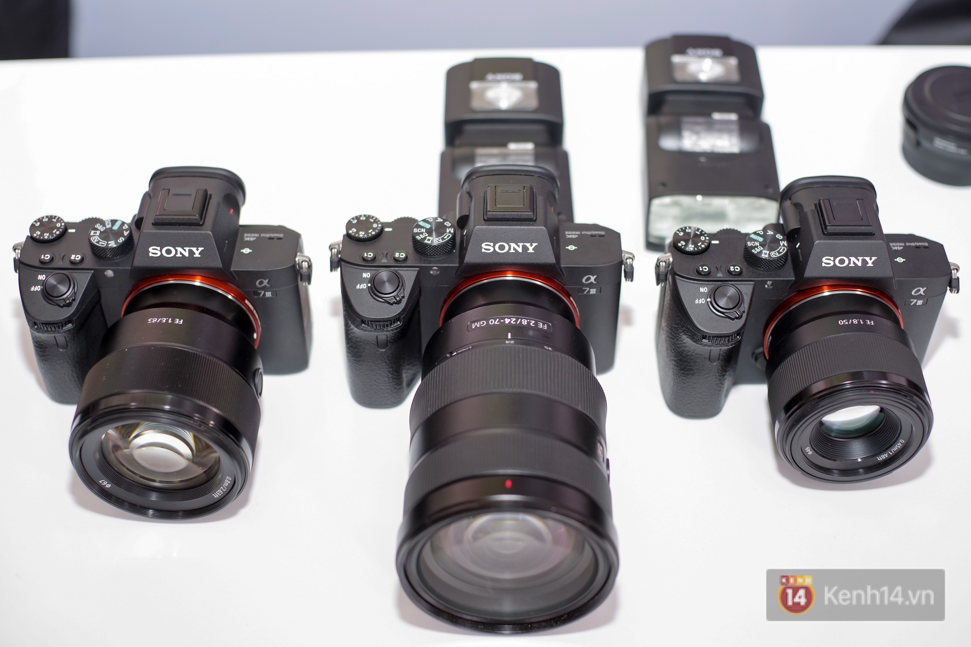 Sony chính thức giới thiệu máy ảnh chuyên nghiệp A7 III tại Việt Nam: cảm biến 24 MP, lấy nét nhanh gấp đôi đời trước, giá gần 49 triệu đồng - Ảnh 1. Sony chính thức giới thiệu máy ảnh chuyên nghiệp A7 III tại Việt Nam: cảm biến 24 MP, lấy nét nhanh gấp đôi đời trước, giá gần 49 triệu đồng - Ảnh 1.