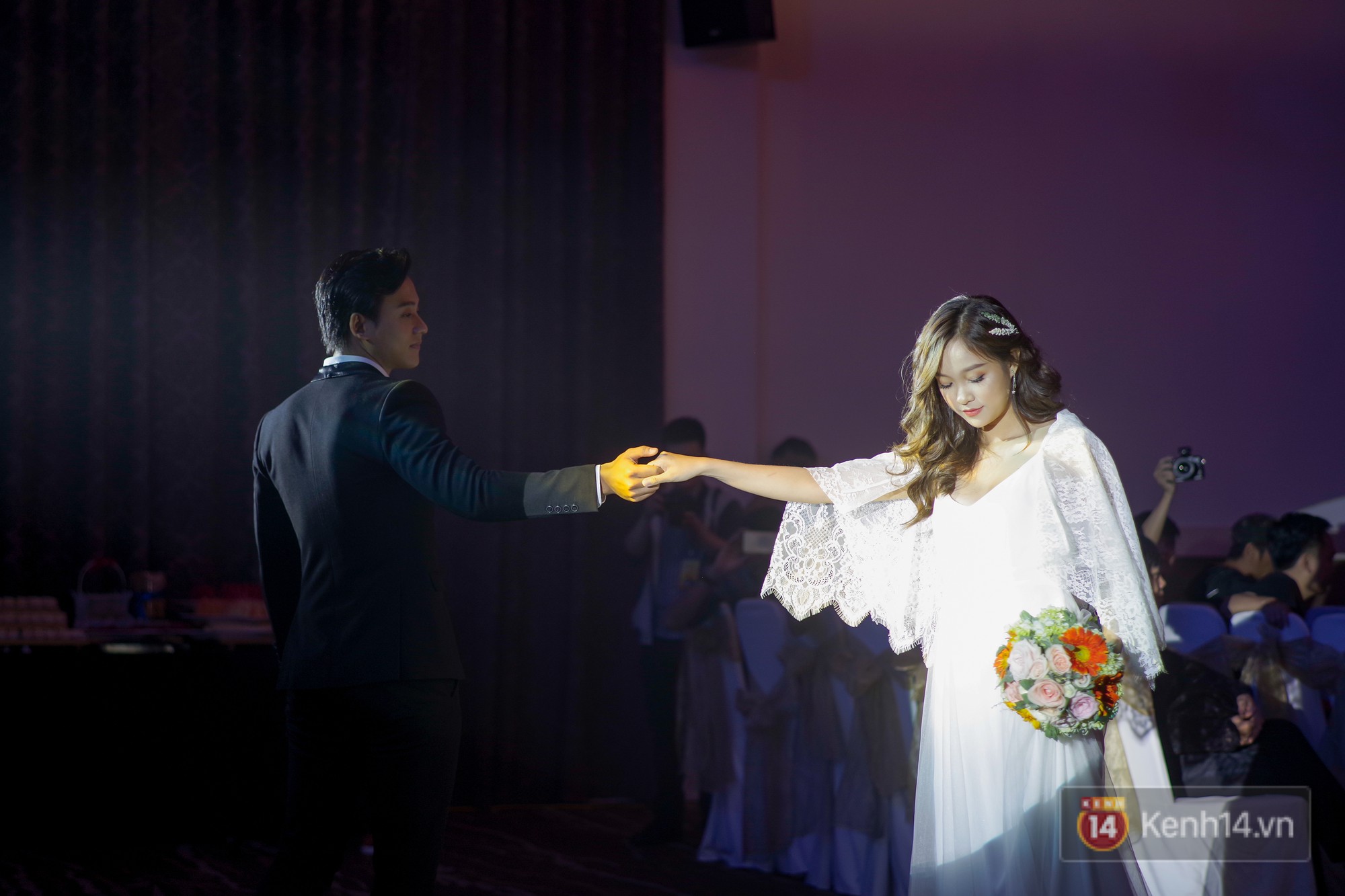 Sony chính thức giới thiệu máy ảnh chuyên nghiệp A7 III tại Việt Nam: cảm biến 24 MP, lấy nét nhanh gấp đôi đời trước, giá gần 49 triệu đồng - Ảnh 12. Sony chính thức giới thiệu máy ảnh chuyên nghiệp A7 III tại Việt Nam: cảm biến 24 MP, lấy nét nhanh gấp đôi đời trước, giá gần 49 triệu đồng - Ảnh 12.