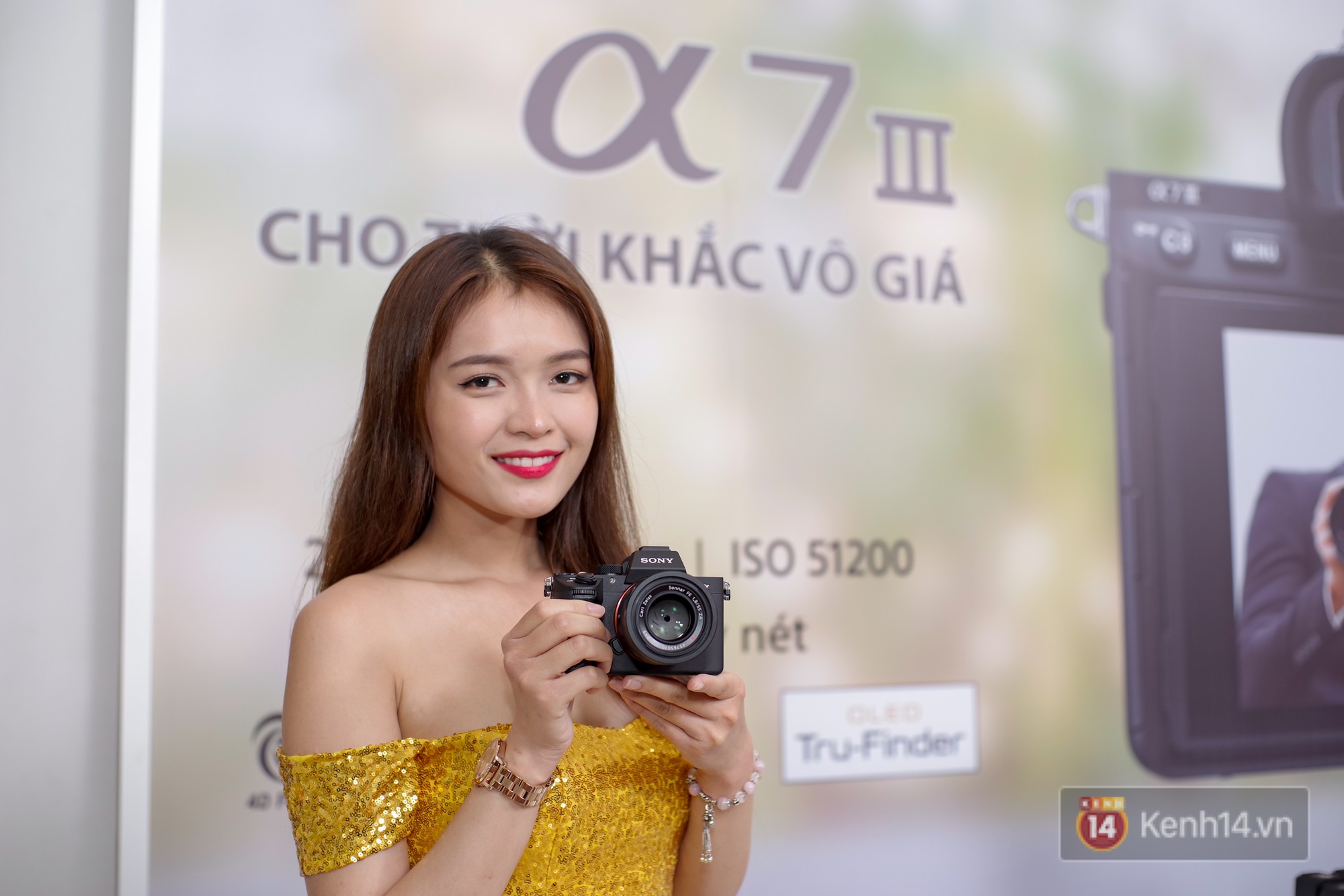 Sony chính thức giới thiệu máy ảnh chuyên nghiệp A7 III tại Việt Nam: cảm biến 24 MP, lấy nét nhanh gấp đôi đời trước, giá gần 49 triệu đồng - Ảnh 2. Sony chính thức giới thiệu máy ảnh chuyên nghiệp A7 III tại Việt Nam: cảm biến 24 MP, lấy nét nhanh gấp đôi đời trước, giá gần 49 triệu đồng - Ảnh 2.