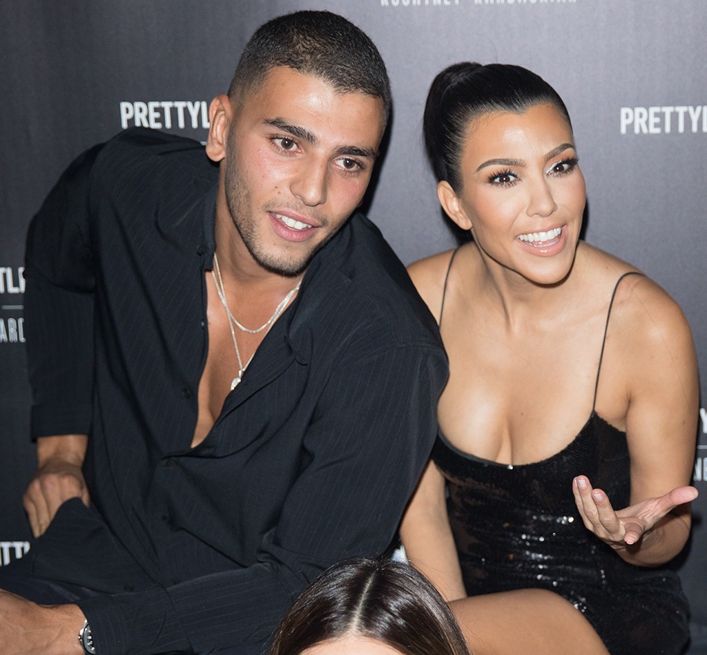 Cuộc sống trong mơ của chị cả nhà Kardashian: Tuổi U40 vừa có body gợi cảm vừa có phi công đẹp trai - Ảnh 2. Cuộc sống trong mơ của chị cả nhà Kardashian: Tuổi U40 vừa có body gợi cảm vừa có phi công đẹp trai - Ảnh 2.