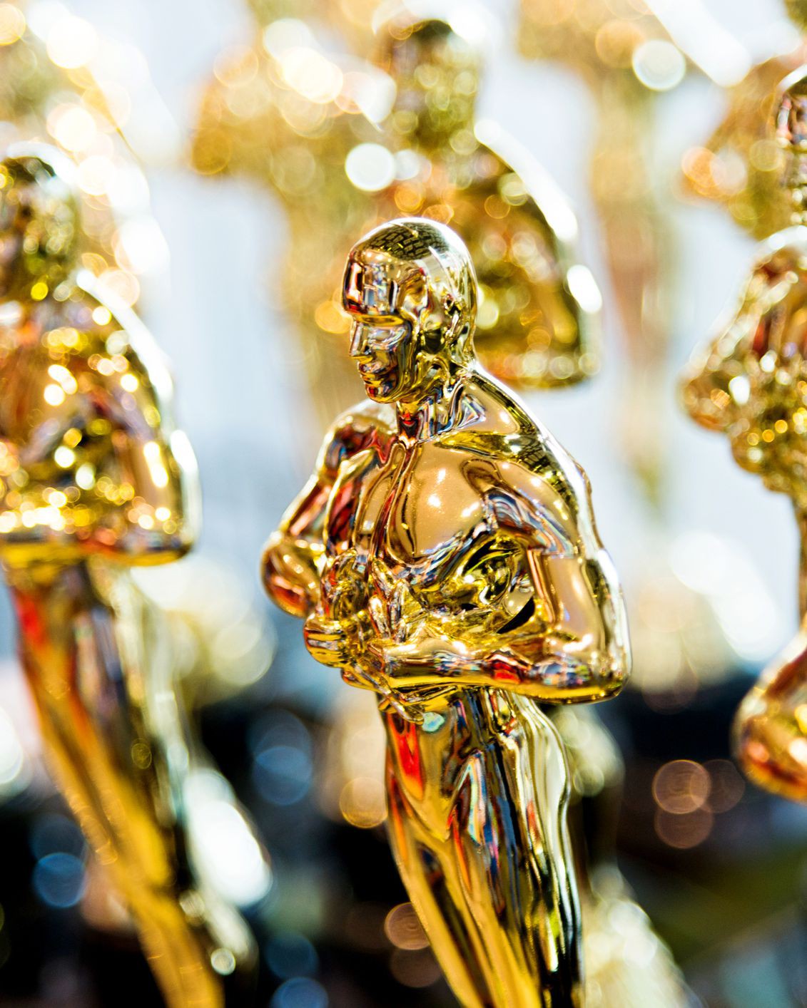 Dám cá bạn sẽ sốc khi biết được mức giá thu được khi bán một bức tượng vàng Oscar - Ảnh 1.