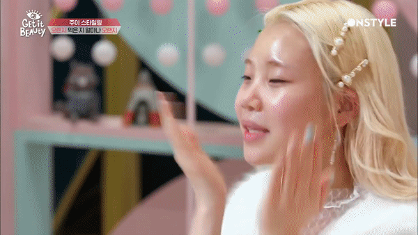 Idol bị chê xấu nhất Kpop tự tin khoe mặt mộc trên show làm đẹp - Ảnh 2.