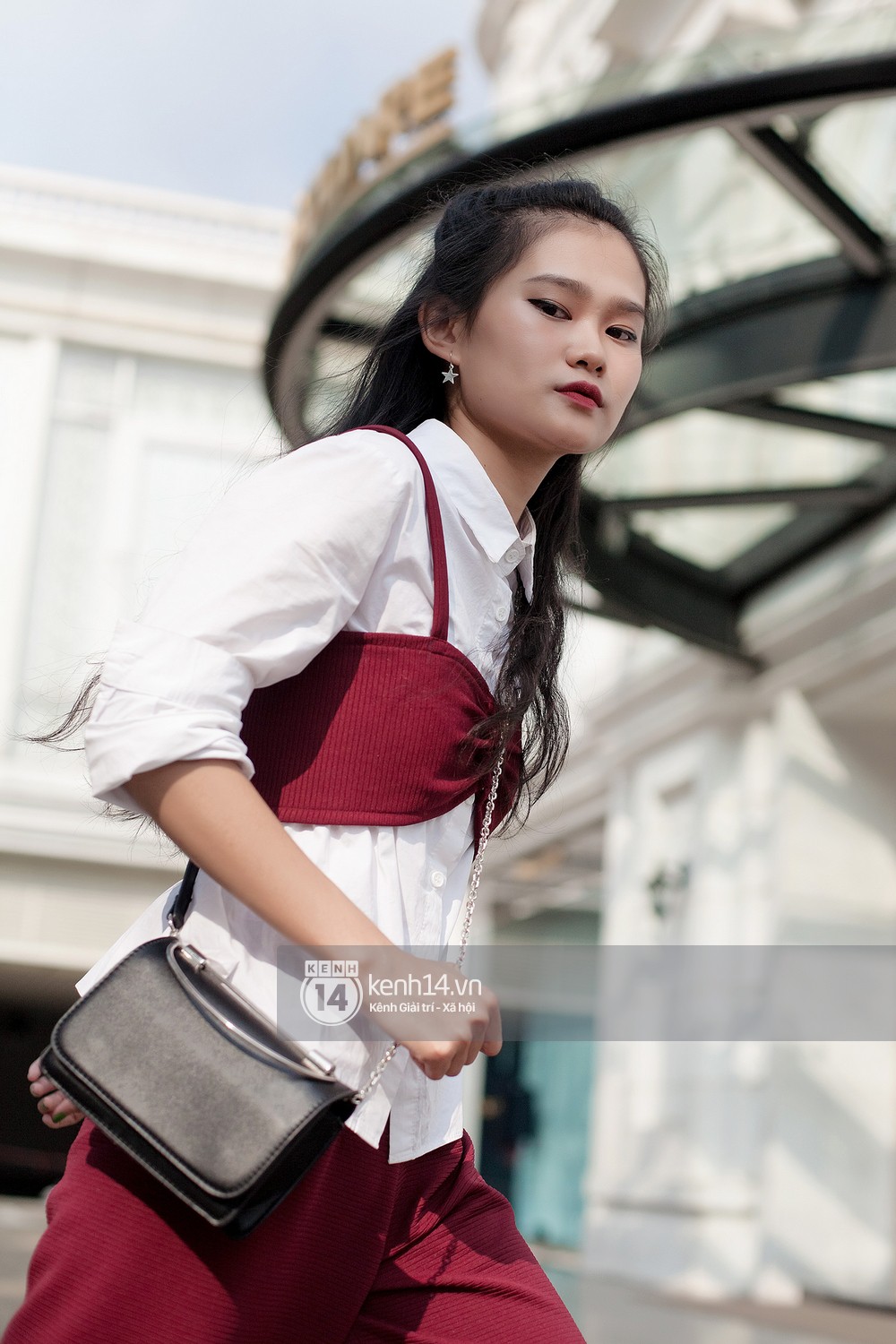 Street style 2 miền: miền Nam tràn ngập màu sắc, miền Bắc tuyền một gam đen nhưng cùng phát cuồng vì waist bag - Ảnh 2. Street style 2 miền: miền Nam tràn ngập màu sắc, miền Bắc tuyền một gam đen nhưng cùng phát cuồng vì waist bag - Ảnh 2.