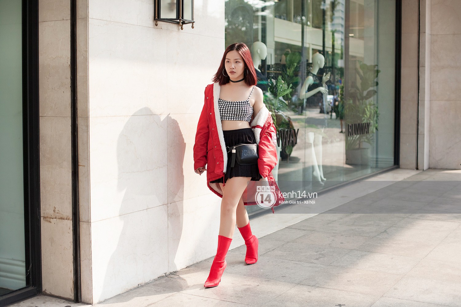 Street style 2 miền: miền Nam tràn ngập màu sắc, miền Bắc tuyền một gam đen nhưng cùng phát cuồng vì waist bag - Ảnh 5. Street style 2 miền: miền Nam tràn ngập màu sắc, miền Bắc tuyền một gam đen nhưng cùng phát cuồng vì waist bag - Ảnh 5.