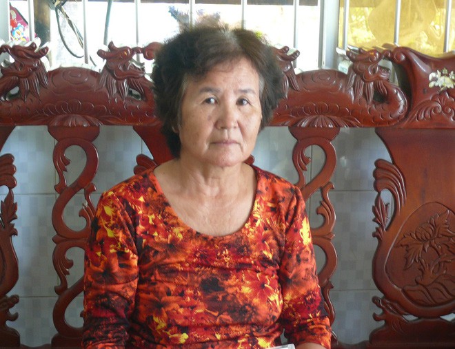 Nhặt được 44 triệu đồng, cậu b&eacute; lớp 3 kh&ocirc;ng d&aacute;m đi chơi, quấn lấy &ocirc;ng b&agrave; nội để chờ trả lại cho người mất - Ảnh 3.