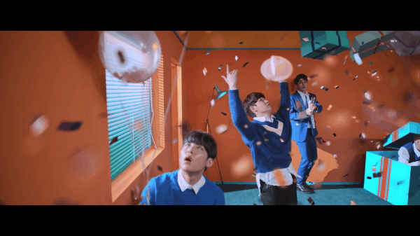 MV mới của Wanna One: Trai đẹp xuất sắc, nhạc hay miễn chê - Ảnh 1.