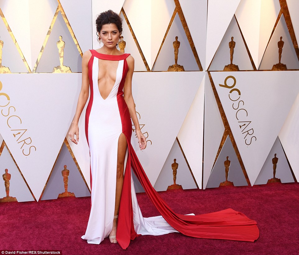 Cập nhật: Thảm đỏ Oscar 2018 biến thành dạ hội lộng lẫy cho các công chúa Lọ Lem ngoài đời thật - Ảnh 8.
