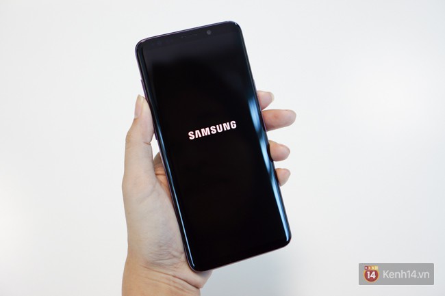Đập hộp Galaxy S9+ m&agrave;u T&iacute;m Lilac mới keng, m&oacute;n qu&agrave; cực đỉnh d&agrave;nh cho c&aacute;c chị em đầu xu&acirc;n n&agrave;y - Ảnh 6.