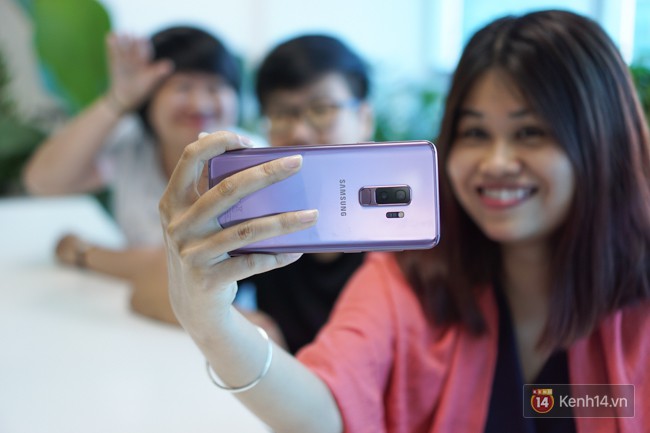 Đập hộp Galaxy S9+ m&agrave;u T&iacute;m Lilac mới keng, m&oacute;n qu&agrave; cực đỉnh d&agrave;nh cho c&aacute;c chị em đầu xu&acirc;n n&agrave;y - Ảnh 24.