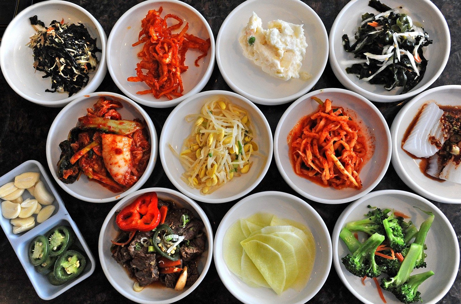 Panchan - món ăn phụ quan trọng làm nên sự hấp dẫn của ẩm thực Hàn Quốc