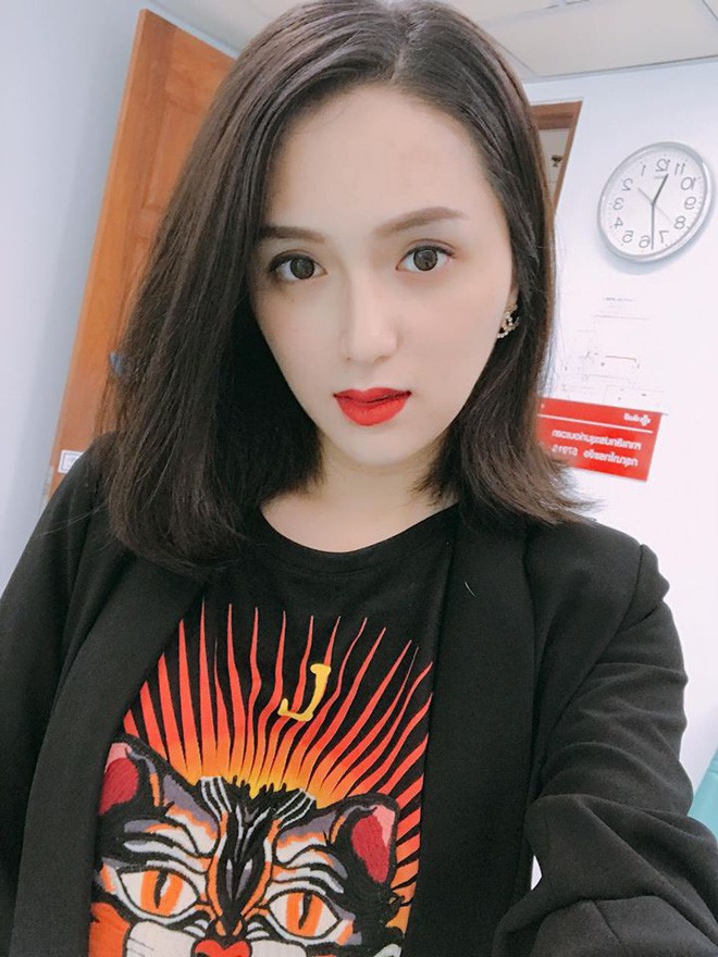 Bên cạnh gu thời trang được đánh giá cao, Hương Giang còn rất chịu khó thay đổi kiểu tóc - Ảnh 12.