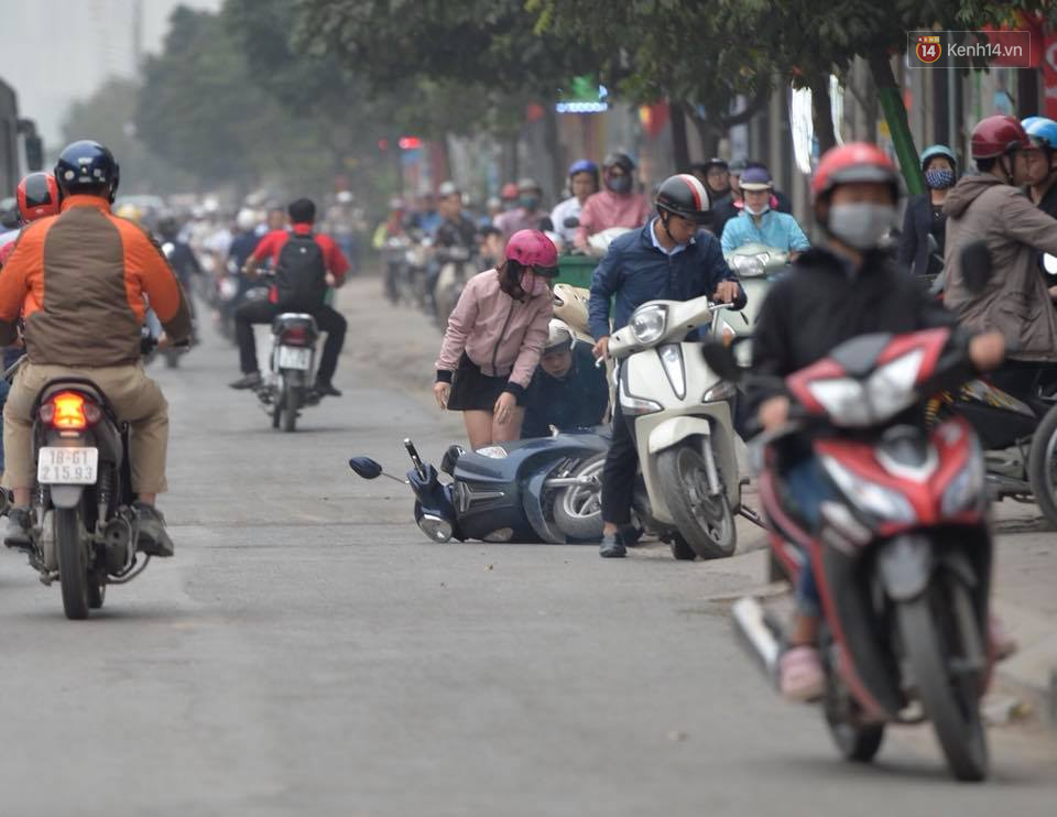 Hà Nội: Ùn tắc kinh hoàng trên đường Vành đai 3, hàng nghìn phương tiện chôn chân từ sáng sớm - Ảnh 19.