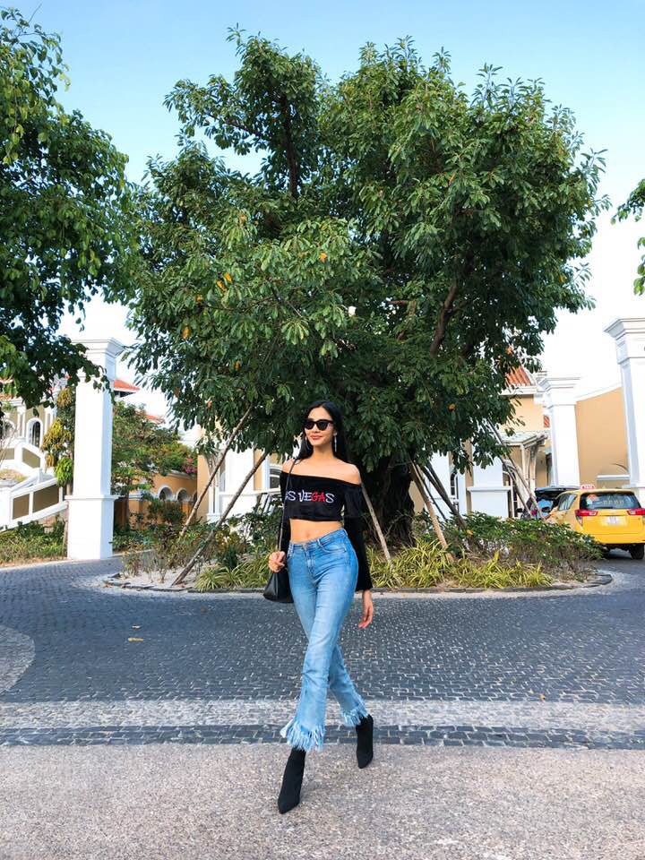 Hè chưa về mà các sao Việt đã lên đồ street style cực gắt, chặt nhau tưng bừng với sắc màu rực rỡ - Ảnh 12. Hè chưa về mà các sao Việt đã lên đồ street style cực gắt, chặt nhau tưng bừng với sắc màu rực rỡ - Ảnh 12.