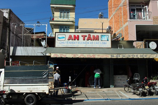 Đ&acirc;m chết vợ rồi tự s&aacute;t trước mặt con nhỏ - Ảnh 2.