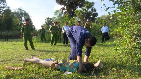 Sốc với cảnh cô gái chăn dê bị sát hại dã man rồi hãm hiếp - Ảnh 1.