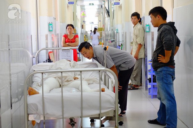 Thương cha kh&ocirc;ng đủ sức khỏe, cậu b&eacute; 16 tuổi hai lần l&oacute;c da cứu anh ruột bị lửa dầu thi&ecirc;u sống - Ảnh 9.