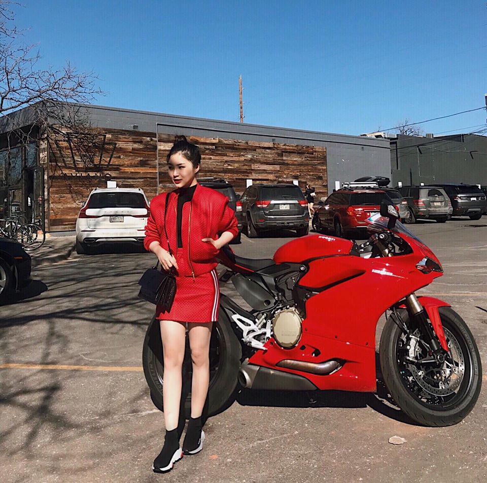 Hè chưa về mà các sao Việt đã lên đồ street style cực gắt, chặt nhau tưng bừng với sắc màu rực rỡ - Ảnh 4. Hè chưa về mà các sao Việt đã lên đồ street style cực gắt, chặt nhau tưng bừng với sắc màu rực rỡ - Ảnh 4.