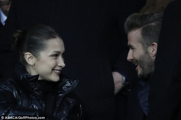 Ngồi cạnh Bella Hadid, David Beckham cực hớn hở, mải dán mắt vào người đẹp kém 21 tuổi - Ảnh 4.