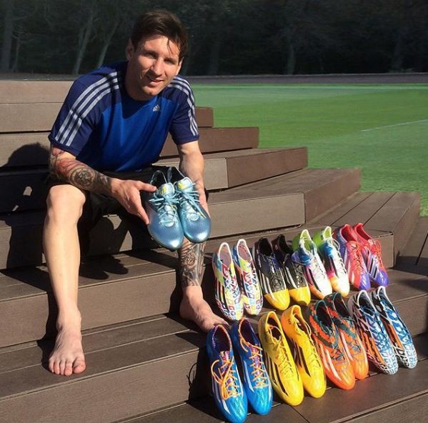 Bộ sưu tập giày thi đấu độc nhất từng được Messi sở hữu - Ảnh 9.