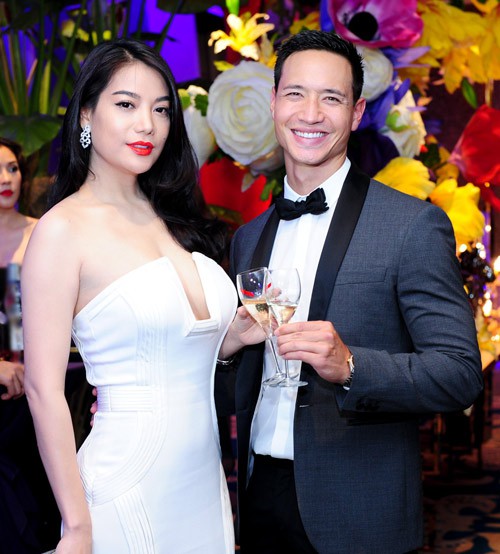 Không chỉ Jun Vũ, nhiều sao Việt cũng thích diện áo trắng khoét sâu khoe ngực đầy hậu thẩm mỹ - Ảnh 7.