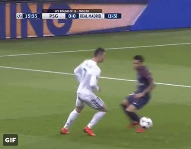 Cận cảnh: Pha “bỏ bóng đá người” của Cristiano Ronaldo với Dani Alves - Ảnh 2.