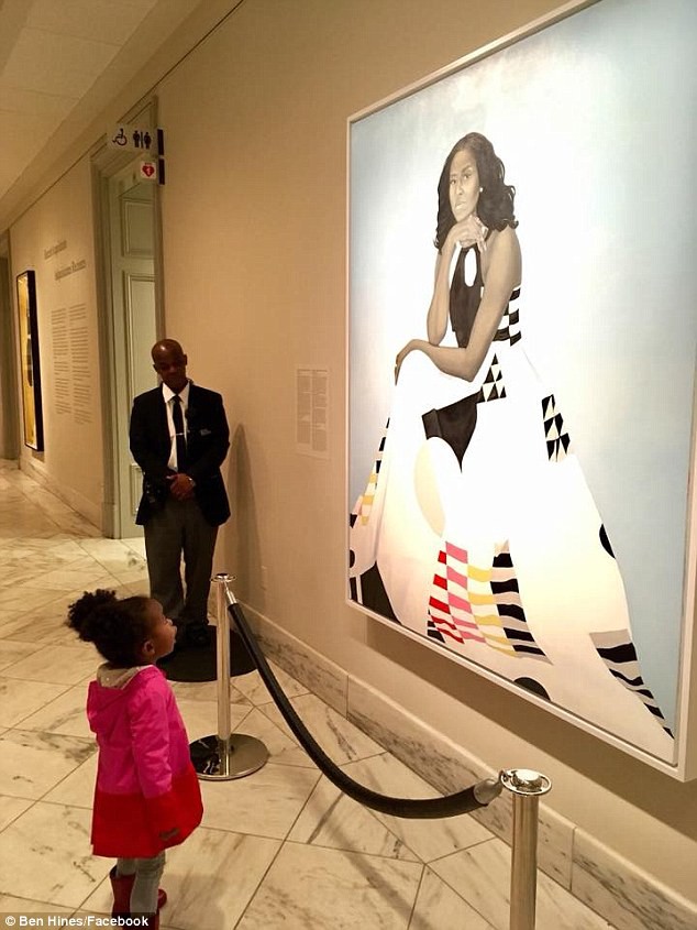 Nổi tiếng chỉ nhờ một bức ảnh, bé gái 2 tuổi sung sướng khi được gặp gỡ và nhảy múa cùng bà Michelle Obama - Ảnh 2.