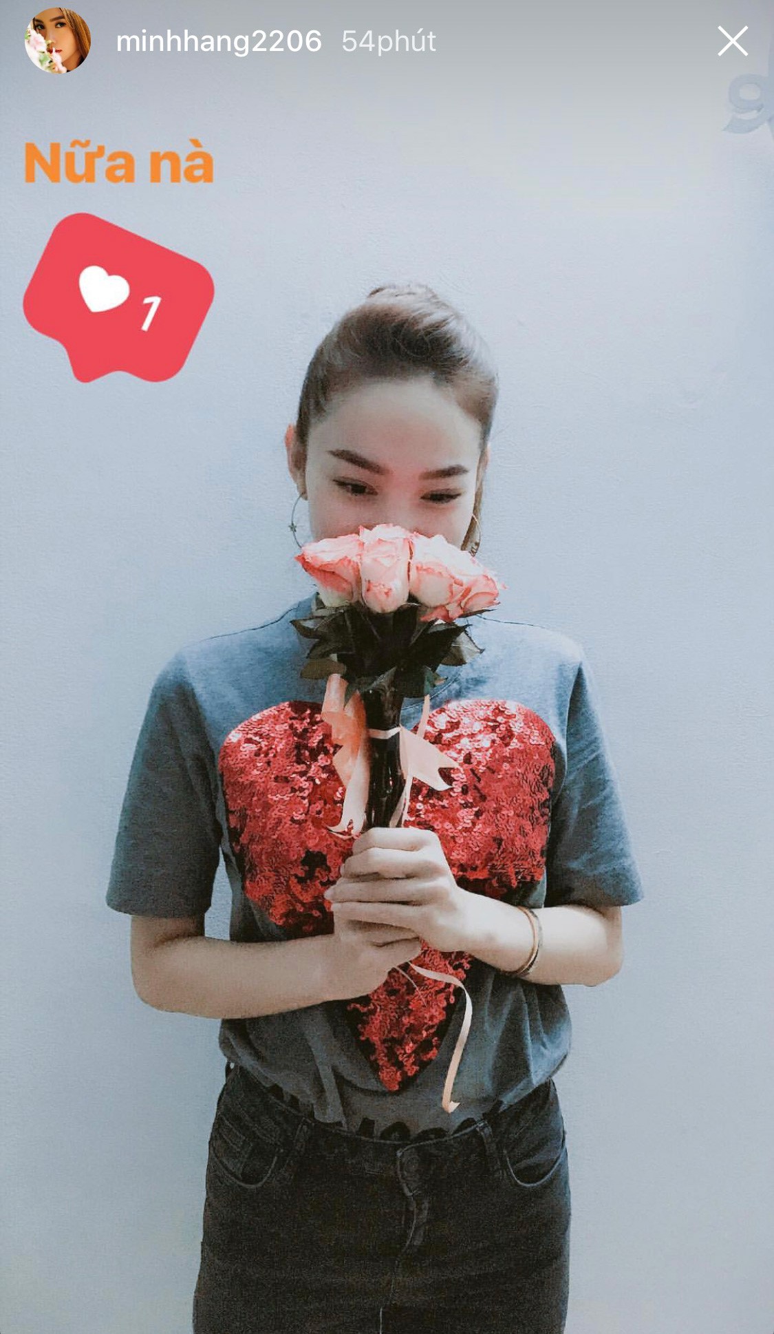 Mỹ nhân Việt ồ ạt khoe quà hàng hiệu vào ngày Quốc tế Phụ nữ 8/3 - Ảnh 15.