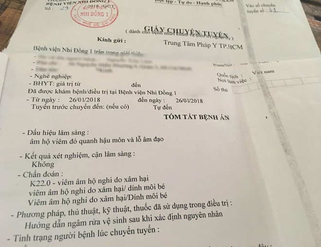 TP.HCM: B&eacute; g&aacute;i 3 tuổi nghi bị bảo vệ x&acirc;m hại tại trường mầm non, bố mẹ nghỉ việc đi cầu cứu cơ quan chức năng - Ảnh 4.