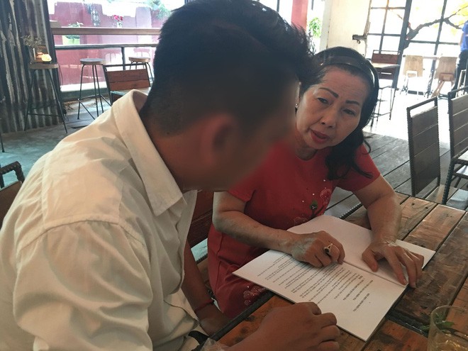 TP.HCM: B&eacute; g&aacute;i 3 tuổi nghi bị bảo vệ x&acirc;m hại tại trường mầm non, bố mẹ nghỉ việc đi cầu cứu cơ quan chức năng - Ảnh 6.
