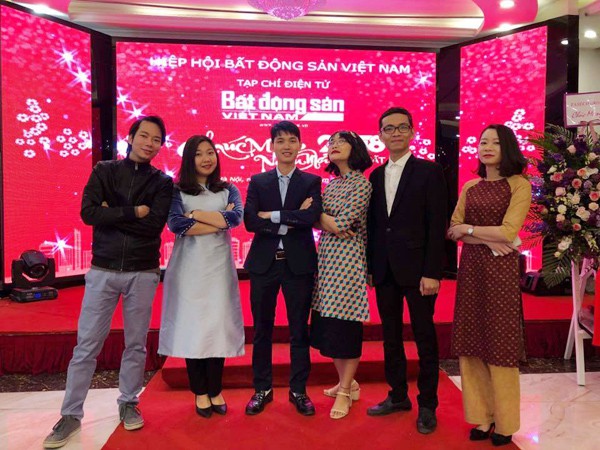 Cô gái bá đạo viết đơn xin phép đi lấy chồng gửi sếp - Ảnh 2. Cô gái bá đạo viết đơn xin phép đi lấy chồng gửi sếp - Ảnh 2.