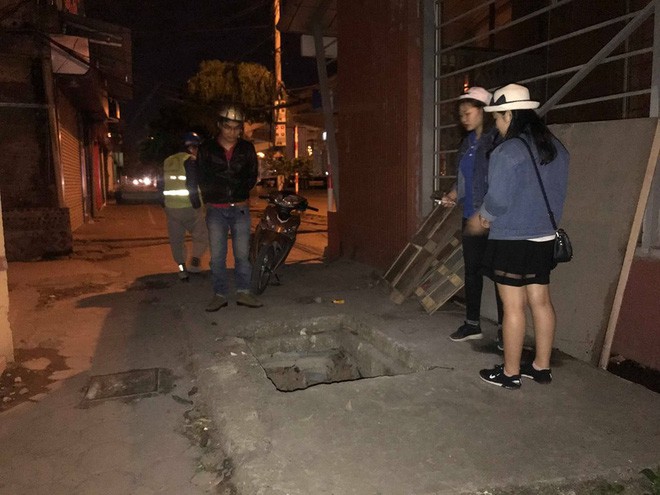 H&agrave; Nội: Lao xe xuống hố tử thần, một thanh ni&ecirc;n su&yacute;t mất mạng - Ảnh 2.