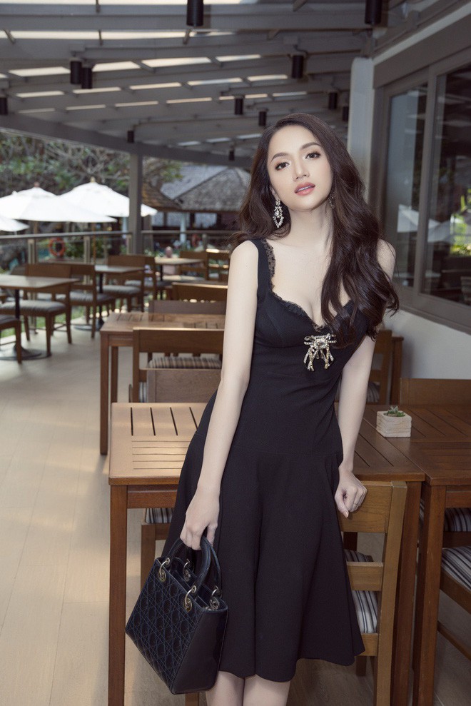 10 bộ váy tôn dáng của Hương Giang Idol  Ngôi sao