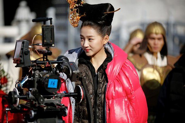 Phim cổ trang Trung Quốc: Có những kiểu tóc nhìn là muốn thương cho đốt sống cổ của diễn viên nữ! - Ảnh 7.