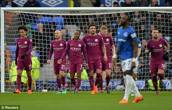 Trả nợ Everton, Man City chạm 1 tay vào ngôi báu - Ảnh 4.