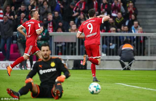 Lewandowski lập hat-trick, Bayern hủy diệt Dortmund 6-0 trong trận derby nước Đức - Ảnh 4.