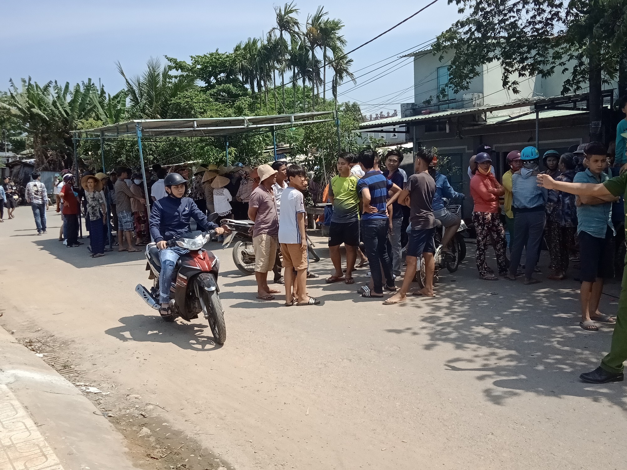 Rủ anh họ đi uống cà phê không được, nam thanh niên chém chết nạn nhân rồi uống thuốc tự tử - Ảnh 2. Rủ anh họ đi uống cà phê không được, nam thanh niên chém chết nạn nhân rồi uống thuốc tự tử - Ảnh 2.