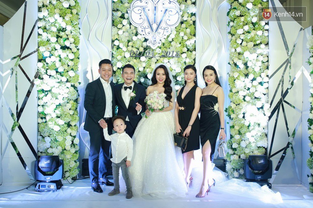 Dàn sao Việt xúng xính hội ngộ tại đám cưới của Khắc Việt và bà xã DJ tại Hà Nội - Ảnh 1. Dàn sao Việt xúng xính hội ngộ tại đám cưới của Khắc Việt và bà xã DJ tại Hà Nội - Ảnh 1.
