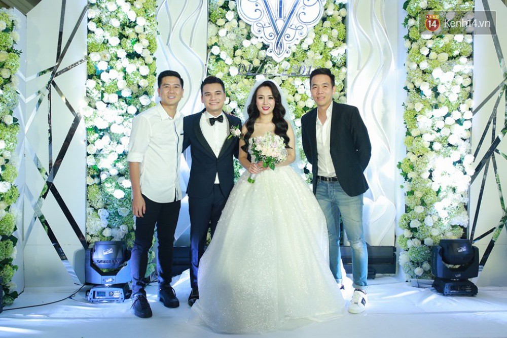 Dàn sao Việt xúng xính hội ngộ tại đám cưới của Khắc Việt và bà xã DJ tại Hà Nội - Ảnh 1.