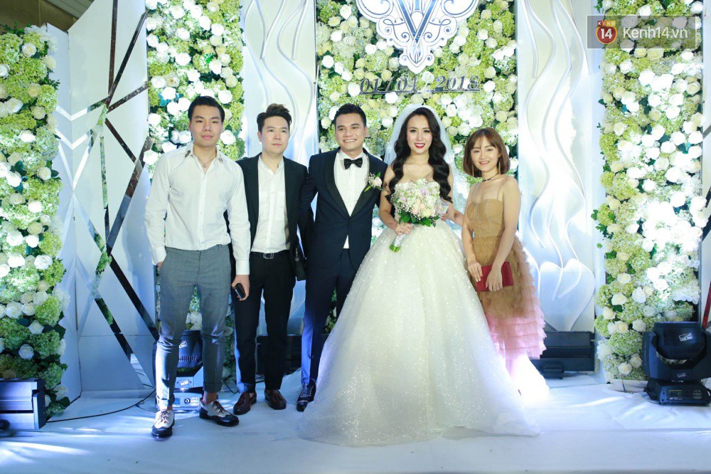 Dàn sao Việt xúng xính hội ngộ tại đám cưới của Khắc Việt và bà xã DJ tại Hà Nội - Ảnh 6. Dàn sao Việt xúng xính hội ngộ tại đám cưới của Khắc Việt và bà xã DJ tại Hà Nội - Ảnh 6.