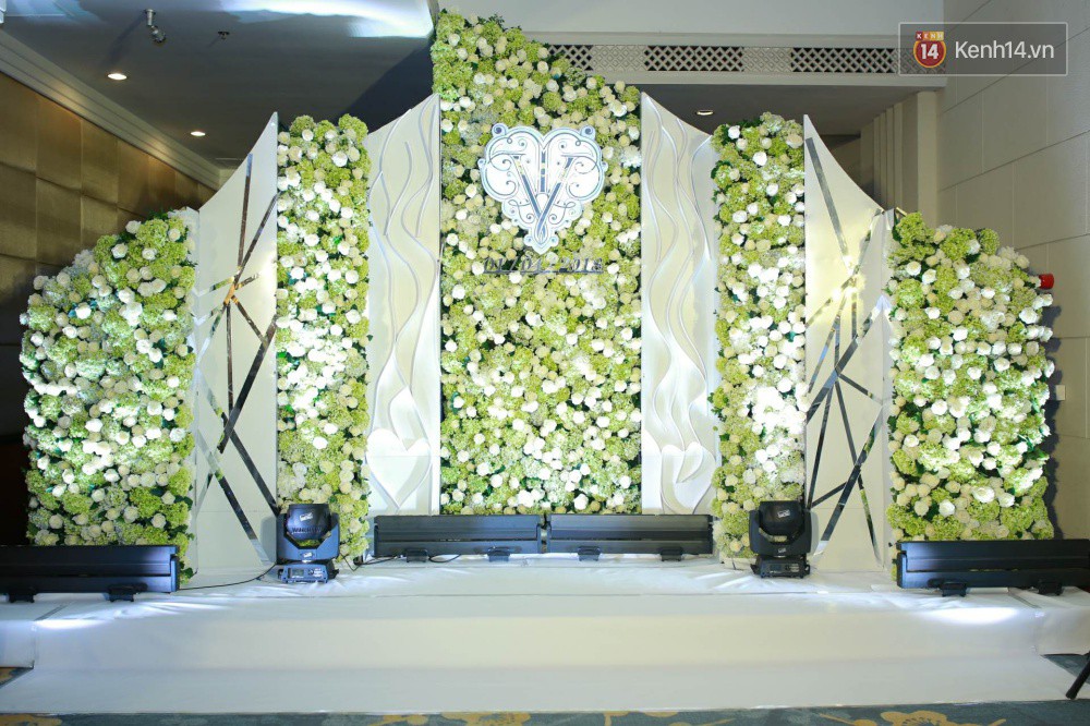 Cận cảnh không gian tiệc cưới sang trọng của Khắc Việt và bà xã DJ tại Hà Nội - Ảnh 7. Cận cảnh không gian tiệc cưới sang trọng của Khắc Việt và bà xã DJ tại Hà Nội - Ảnh 7.