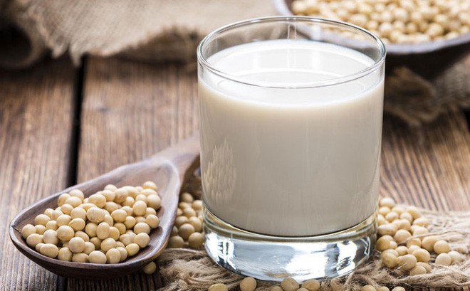 Hội l&eacute;p muốn tho&aacute;t kiếp độn ngực th&igrave; h&atilde;y kết th&acirc;n với 4 loại thực phẩm sau - Ảnh 4.