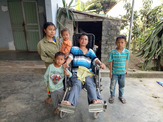 G&aacute;nh nặng người vợ một m&igrave;nh chăm chồng liệt giường c&ugrave;ng 3 đứa con thơ dại - Ảnh 2.