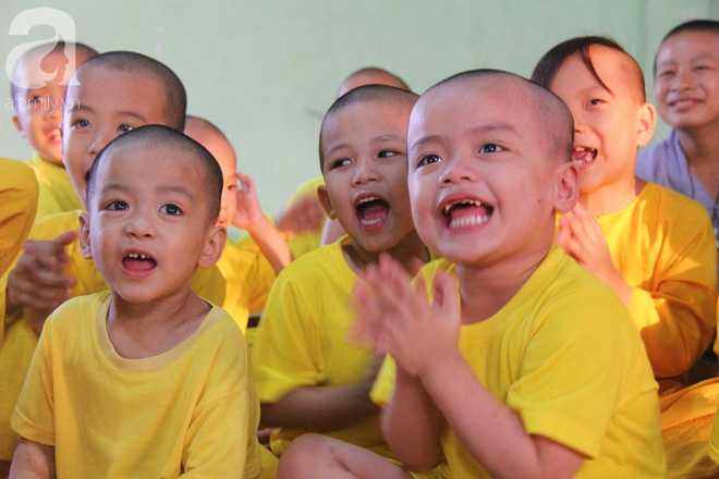 Tình hình hiện tại của bé não úng thủy Đức Lộc cùng với hơn 100 đứa trẻ bị bố mẹ bỏ rơi ở mái ấm Đức Quang - Ảnh 5.