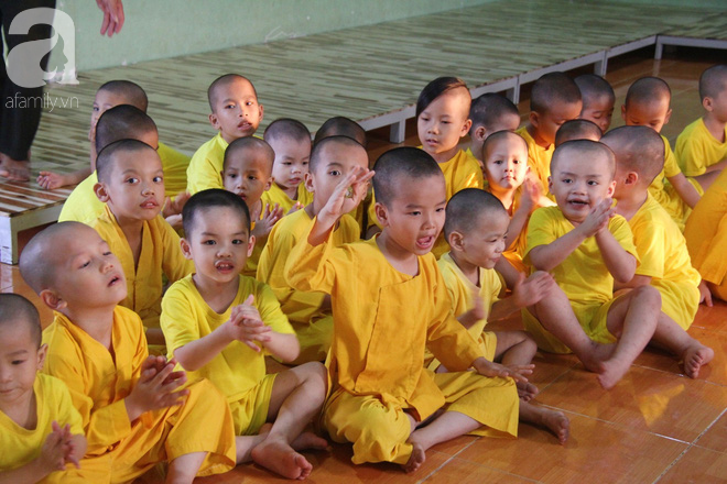 Tình hình hiện tại của bé não úng thủy Đức Lộc cùng với hơn 100 đứa trẻ bị bố mẹ bỏ rơi ở mái ấm Đức Quang - Ảnh 6.