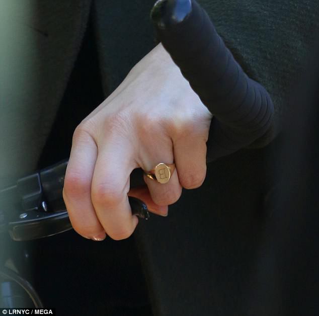 H&agrave;nh động của Chloe Moretz khi lộ diện cho thấy c&ocirc; đ&atilde; dứt t&igrave;nh với Brooklyn Beckham - Ảnh 3.