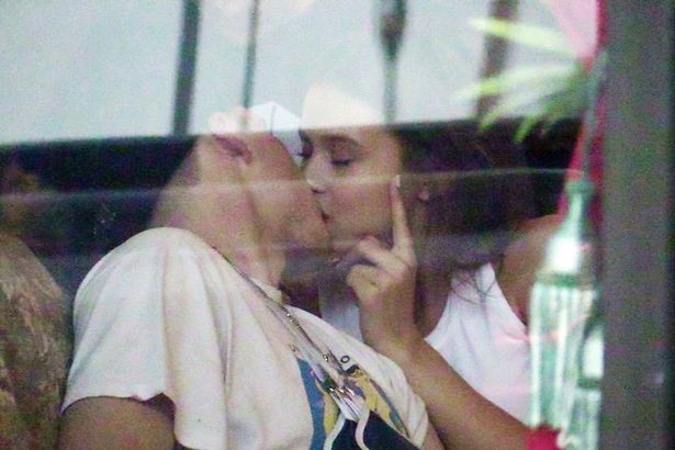 Brooklyn Beckham bị Chloe Moretz đâm chọt sau nụ hôn môi với người mẫu Playboy? - Ảnh 1.