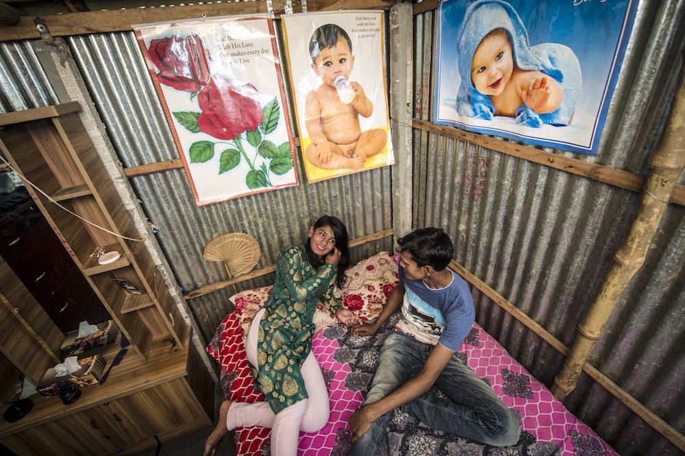 Những mảnh đời buồn tủi ở phố mại dâm 200 tuổi tại Bangladesh: Tảo hôn, tình dục vị thành niên và nhiều niềm hạnh phúc dở dang - Ảnh 5. Những mảnh đời buồn tủi ở phố mại dâm 200 tuổi tại Bangladesh: Tảo hôn, tình dục vị thành niên và nhiều niềm hạnh phúc dở dang - Ảnh 5.