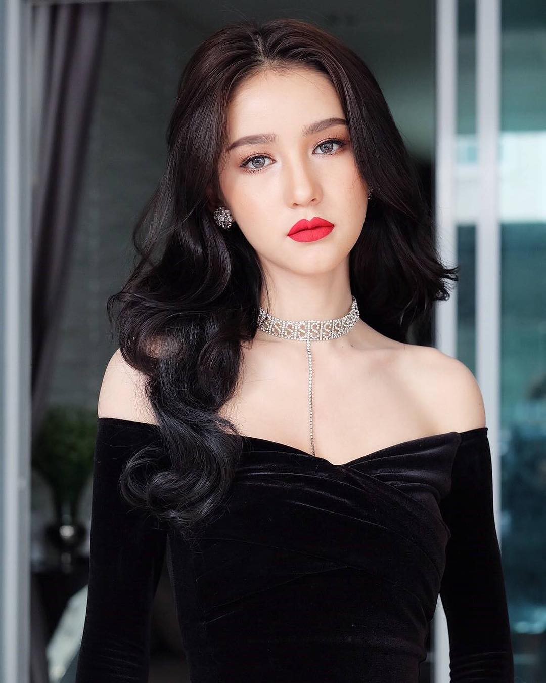 Xao xuyến trước loạt ảnh đẹp tựa thần tiên tỷ tỷ của HH chuyển giới Thái Lan Yoshi trong ngày khám nghĩa vụ - Ảnh 12.